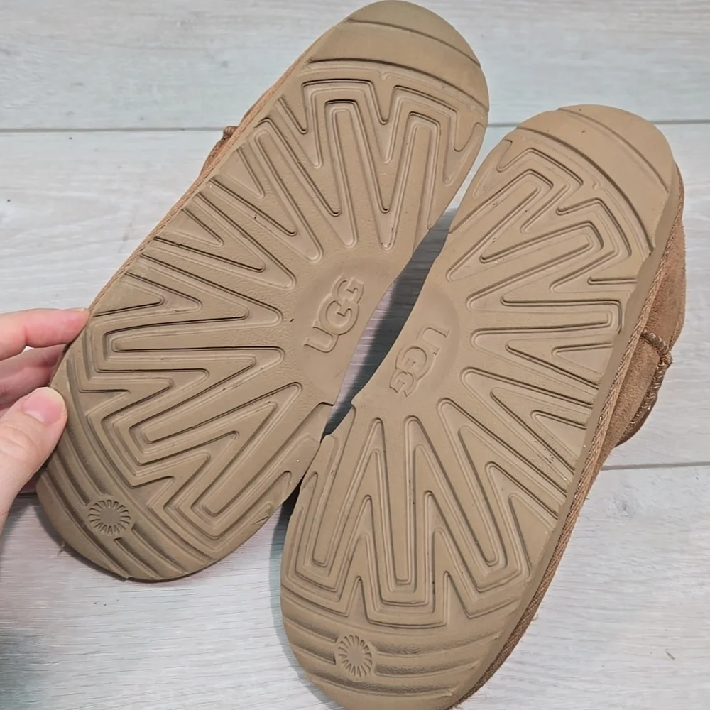 Ugg Australia Youth Cozy Chestnut Suede Shearling Slip-On Clogs Sz 4